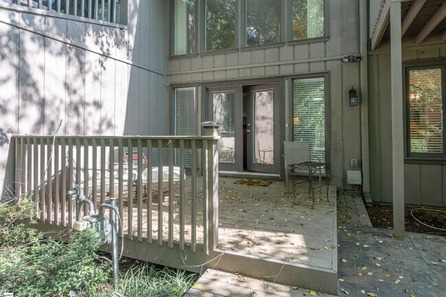 Building Photo - 130 Inglewood Way