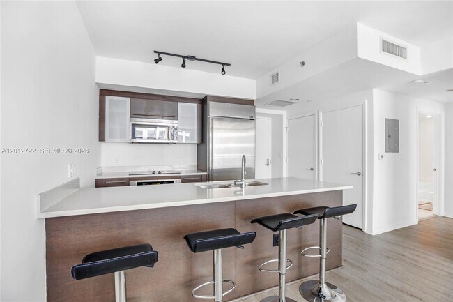 Building Photo - 500 Brickell Ave