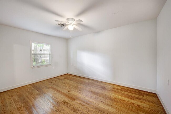 Building Photo - 4703 Braeburn Dr