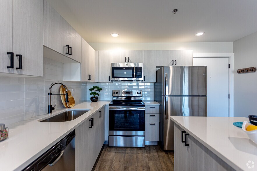1BR, 1BA - 648SF - The Flats Off Madison