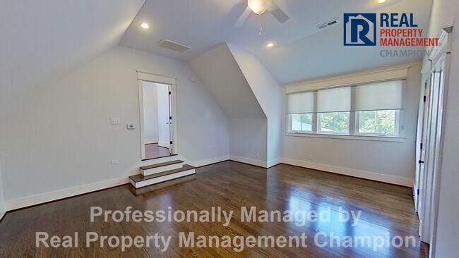 Building Photo - Exquisite Executive Home in Autumn Hall