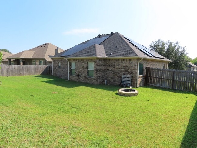 Building Photo - Beautiful 3 Bedroom, 2 Bath Home in South ...