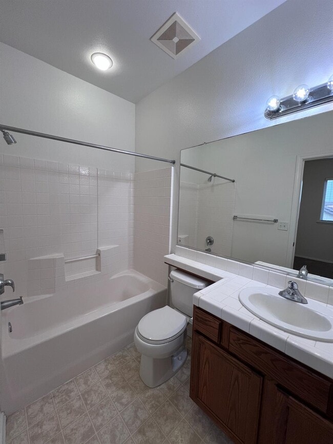 Building Photo - 770 W Brittany Ln