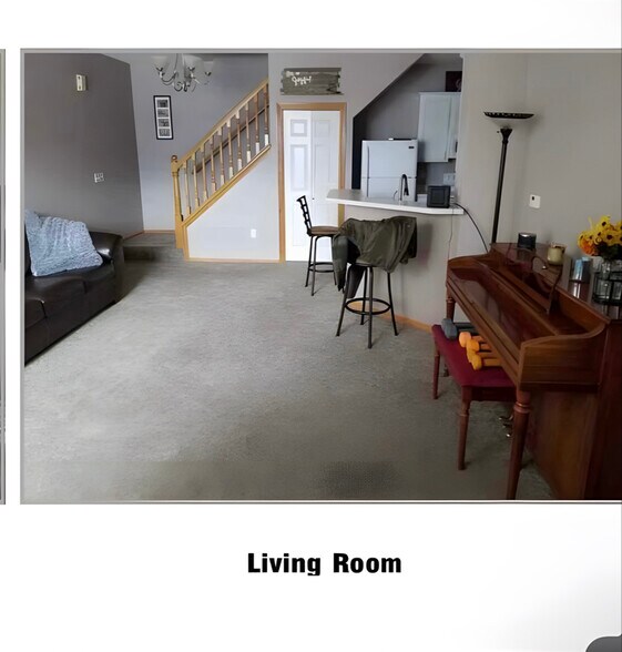 Building Photo - 1019 NE Greenview Dr