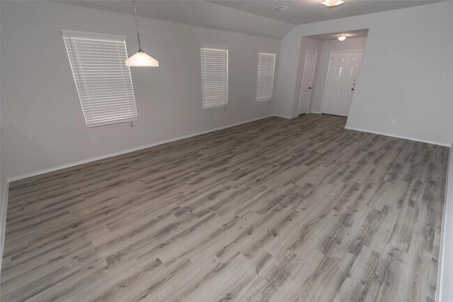 Building Photo - 3202 Primrose Dr