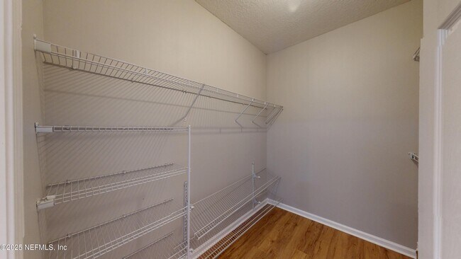 Building Photo - 105 N Aberdeenshire Dr