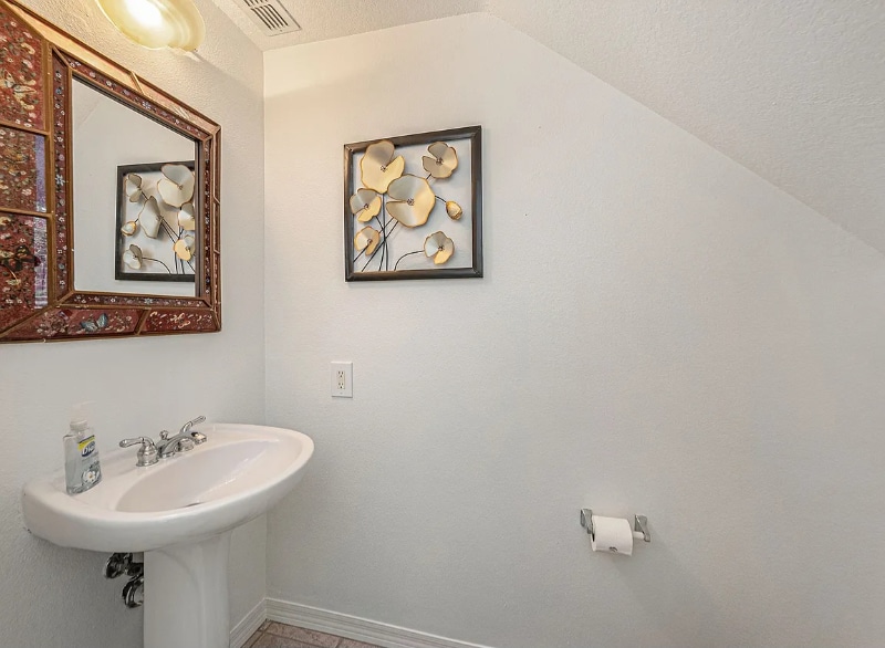 Building Photo - 402 S Willow Ave