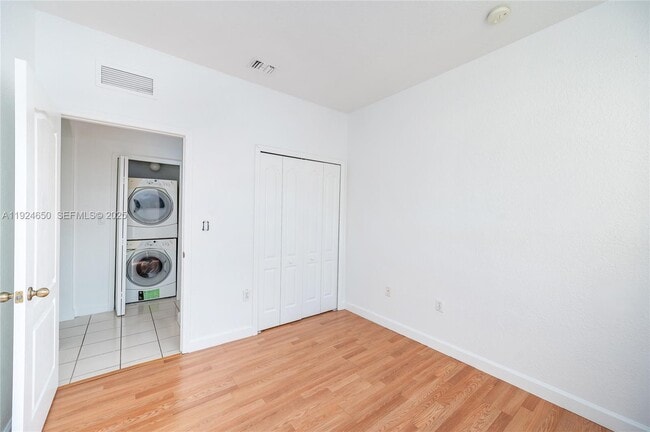 Building Photo - 1535 SE 26th St