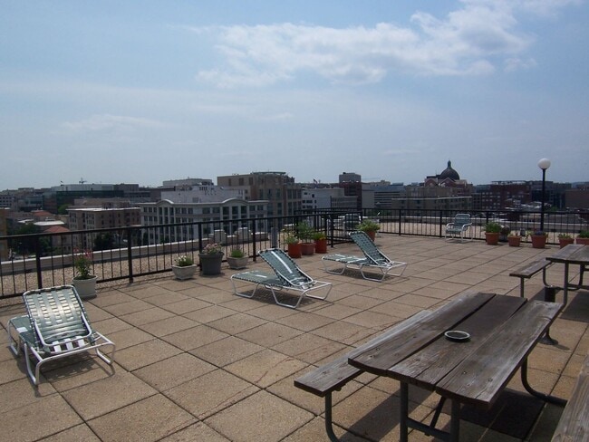 Building Photo - Spectacular Scott Circle Solarium Studio Dupont-Logan