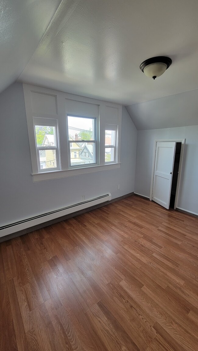 Building Photo - 397 Clifton Ave