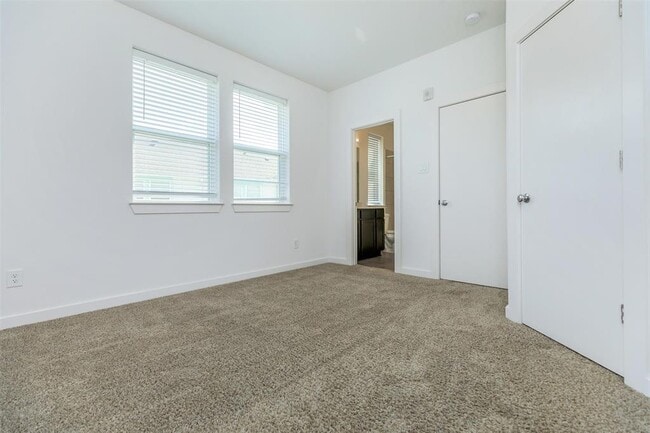 Building Photo - 428 Ozark Trl