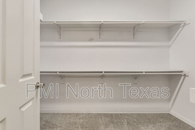 Building Photo - 1325 Mockingbird Dr