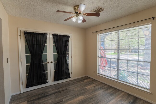 Building Photo - 4007 Spring Forest Dr