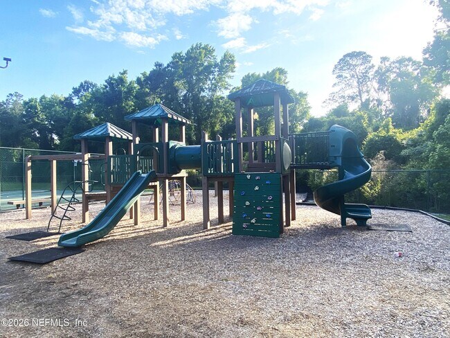 Building Photo - 10519 Creston Glen Cir E