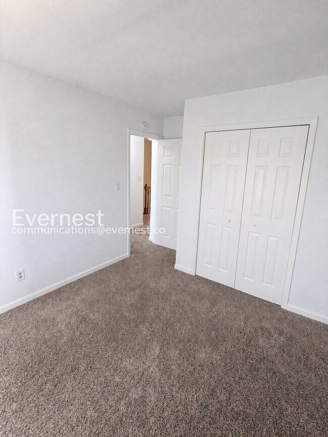 Building Photo - 3 Bed, 3.5 Bath Townhome with Modern Amenities / Available Soon!