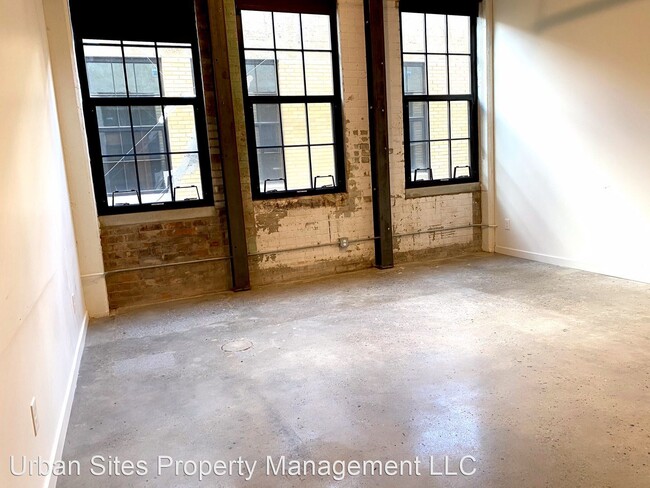 Building Photo - 1632 Central Pkwy
