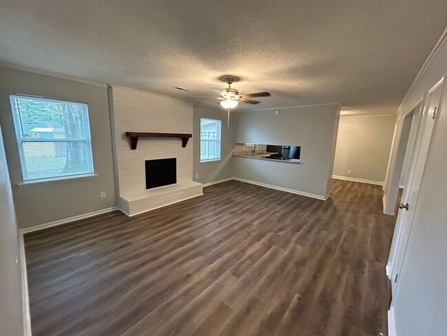Building Photo - 2026 Woodmead St SW