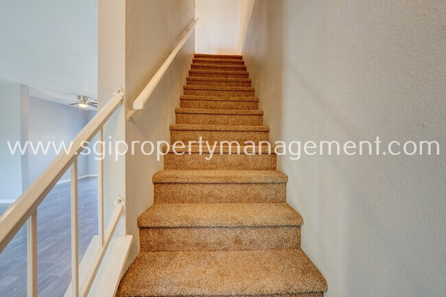 Building Photo - 18604 N 33rd Dr