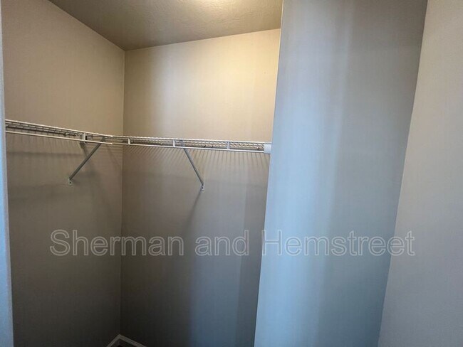 Building Photo - 620 Dobhill Ln