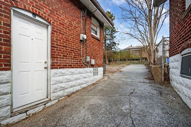 Building Photo - 8347 Eton Pl