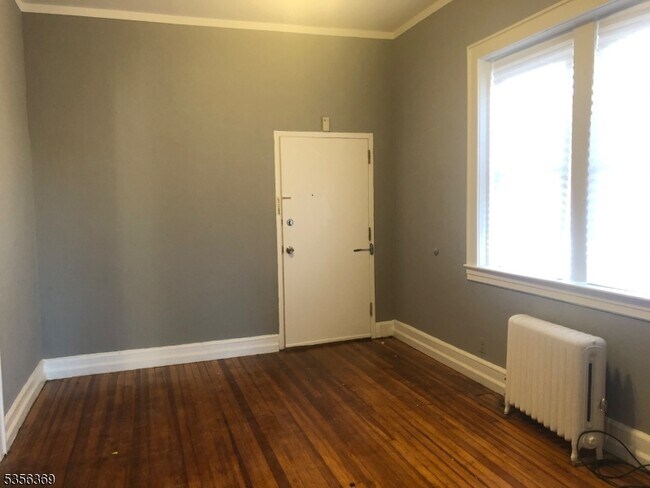 Building Photo - 1501 S Wood Ave
