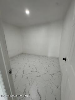 Building Photo - 2581 Stratford Dr