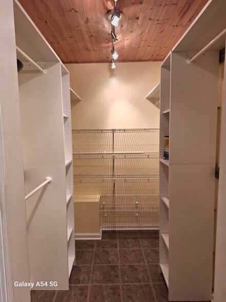 Large walk in closet - 4920 Mandel Rd