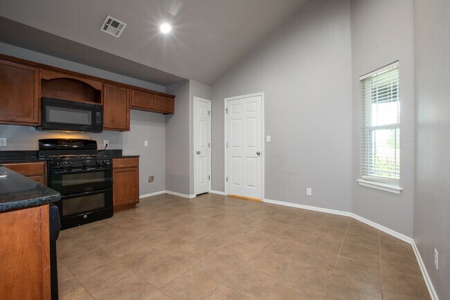 Building Photo - 3 Bed / 2 Bath in Owasso!