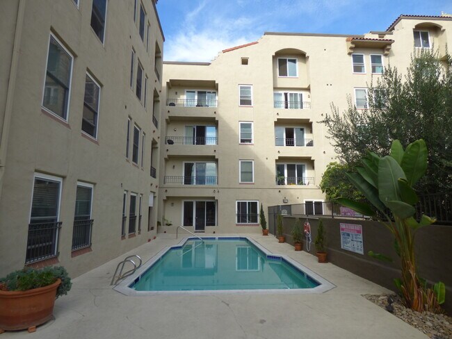 Building Photo - Spacious 2 Bedroom 2 Bath Condo in Bankers...