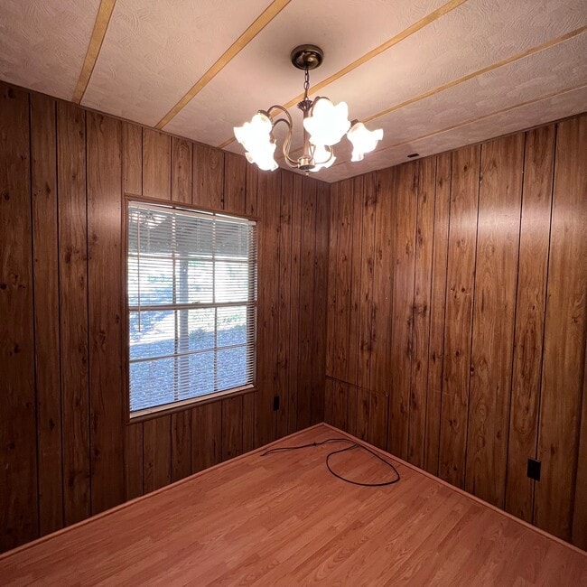 Building Photo - 282 Pete Martin Dr