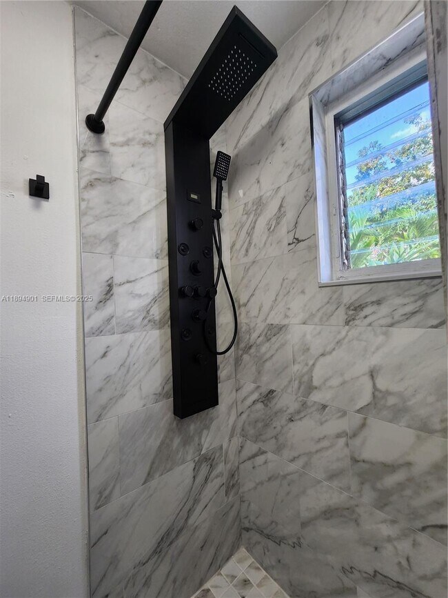 Building Photo - 5934 Buchanan St