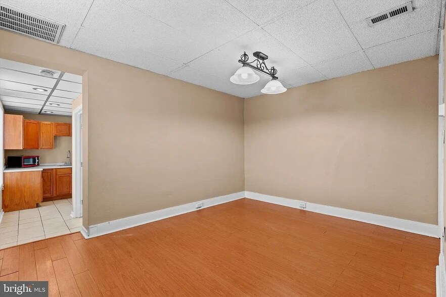 Dining Room w/ Washer Hookup - 1336 Susquehanna St