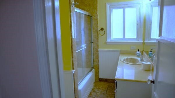 TOILRT & BATH 2 - 1511 N Rose St