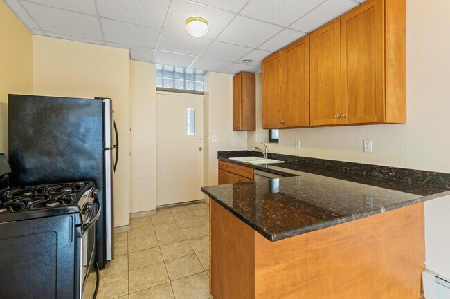 Building Photo - 1435 E 53rd St