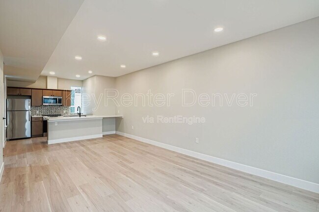 Building Photo - 2208 S Albion St