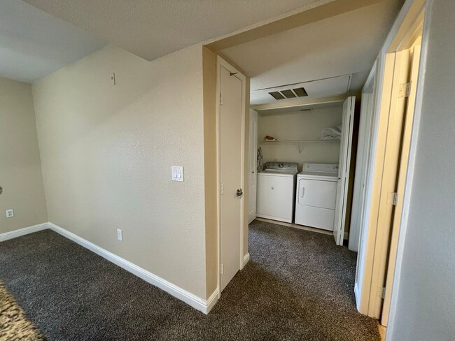 Building Photo - Gorgeous 2nd Floor Unit-Available SOON!