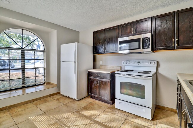 Building Photo - 521 Madrigal Ct