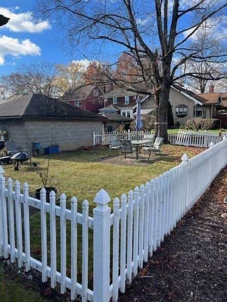 Building Photo - 900 Savannah Ave