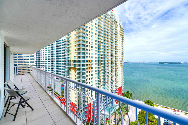Building Photo - 1200 Brickell Bay Dr