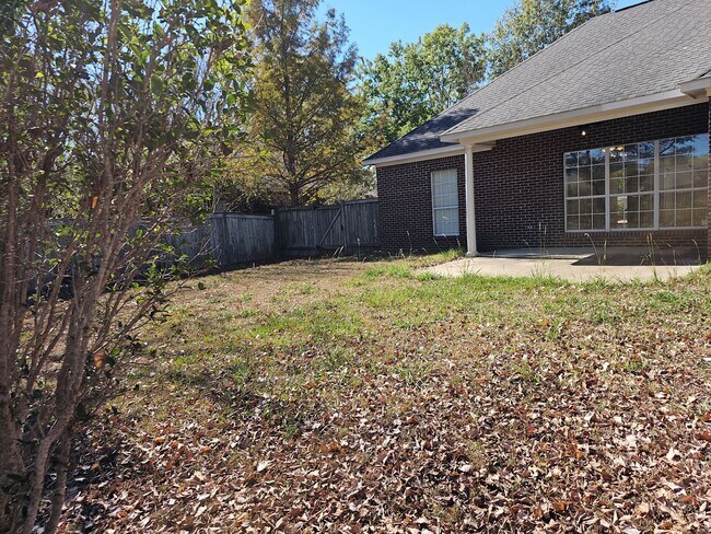 Building Photo - 132 Middlefield Dr