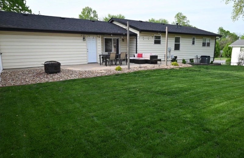 Building Photo - 802 Longview Dr