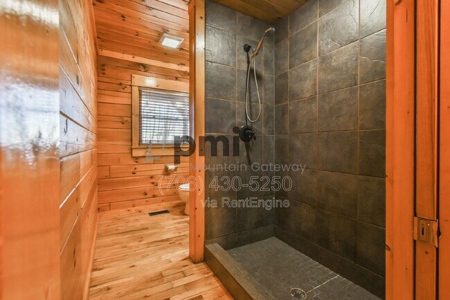 Building Photo - 461 River Estates Rd