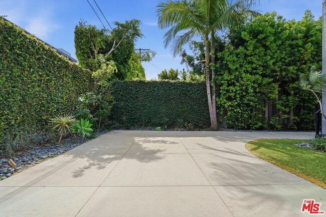 Building Photo - 460 N La Jolla Ave