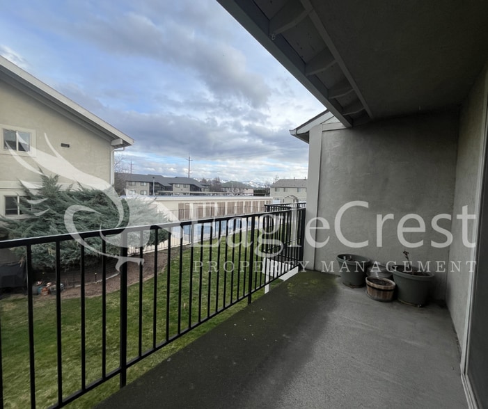 Building Photo - Availability at the Vineyards! 2 Bedroom 2 Bath ~ 2nd Floor Apartment **$200.00 Off 2nd Months Re...