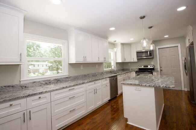 Building Photo - Southern Pines Retreat: Cozy 3-Bedroom Hom...