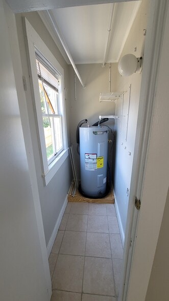 Building Photo - 1511 N Davis Hwy