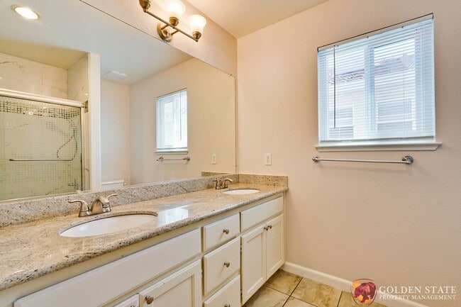 Building Photo - Comfort & Convenience in Santa Clara – Fre...