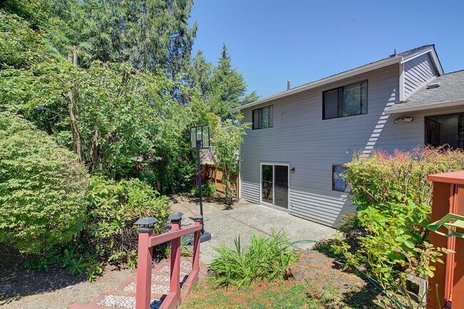 Building Photo - 4Bd/2.25Ba Redmond House