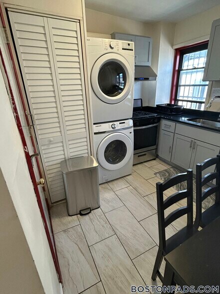 Building Photo - 871 Harrison Ave