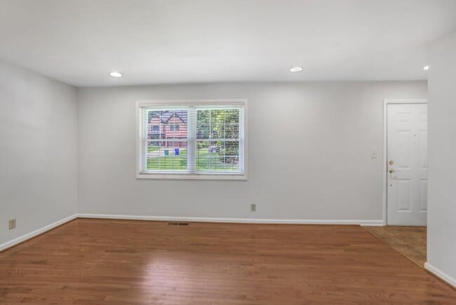 Building Photo - 3679 Donaldson Dr NE
